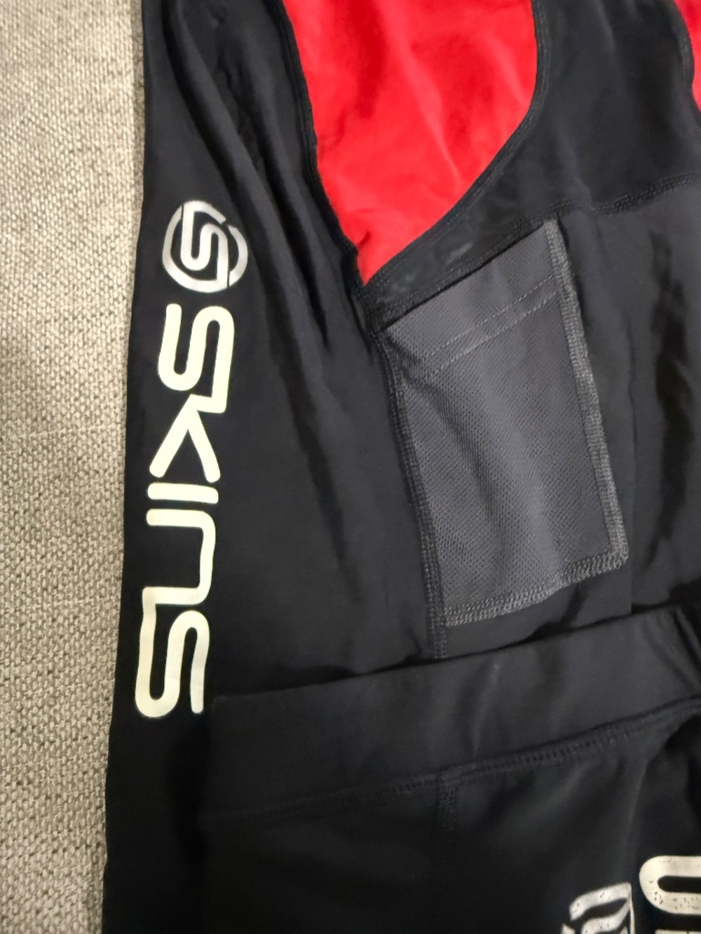 Skins men’s tri top and bottom - Picture 4 of 4